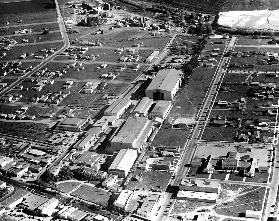 DeMille Studio 1927 Culver Grammar School lower right wm.jpg